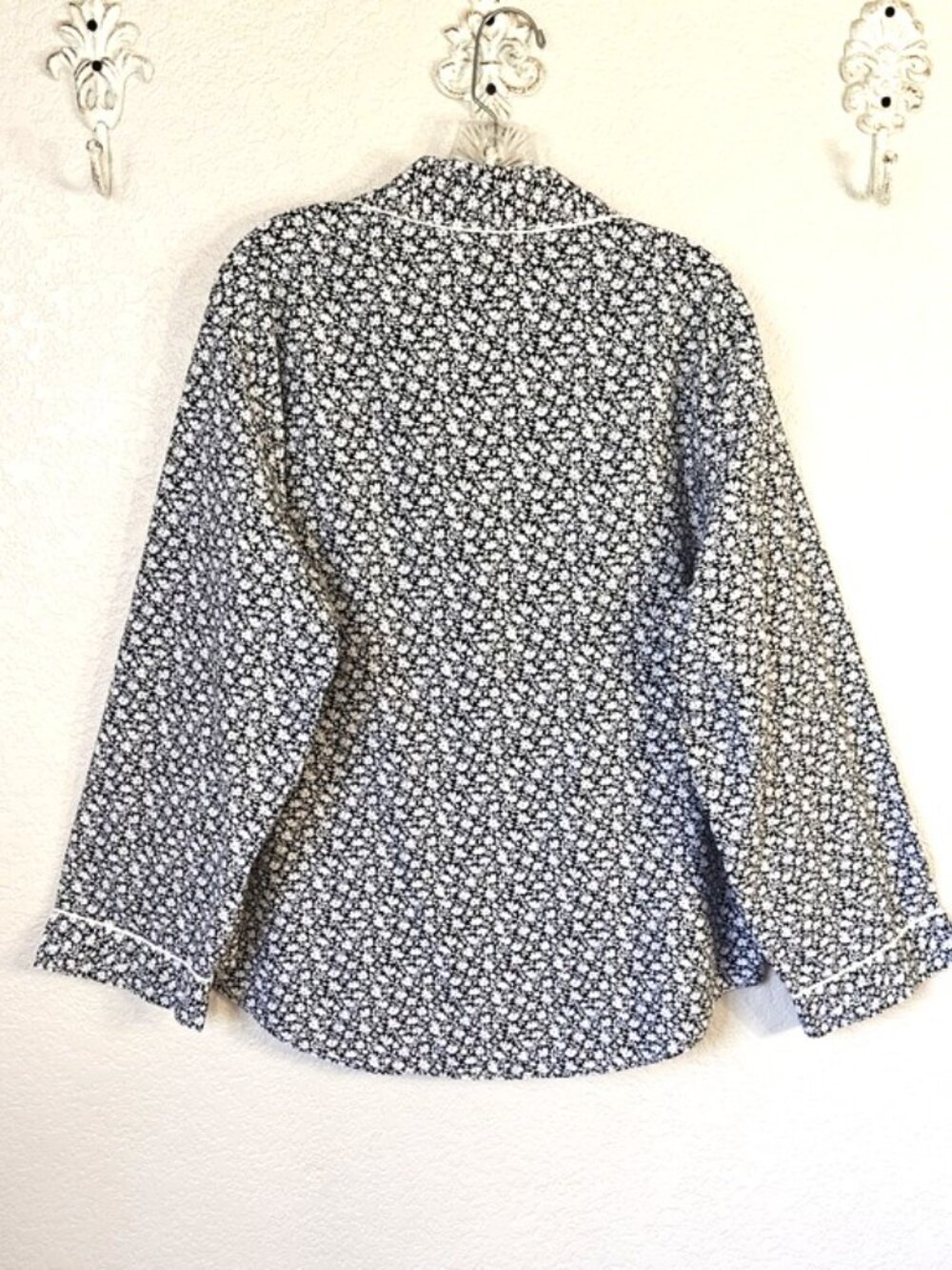 Victoria's Secret Size Large Long Cotton Pajama Set Black & White Ditsy Floral - Picture 5 of 8